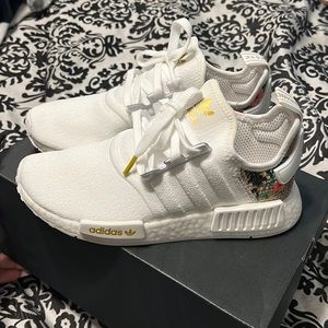 NMD R1 Womens Adida Shoes